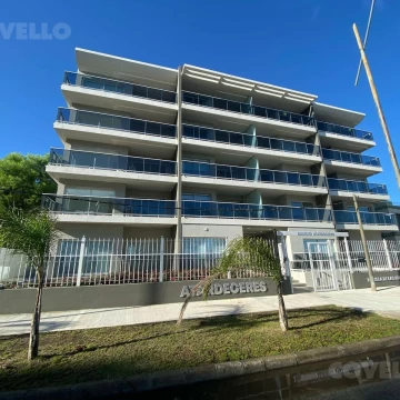 Apartamento en venta ubicado sobre la rambla de Colonia 