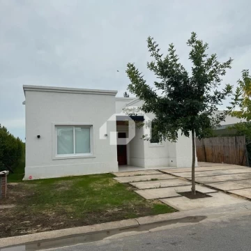 Casa  en Venta en Vila Marina, Villanueva, Tigre
