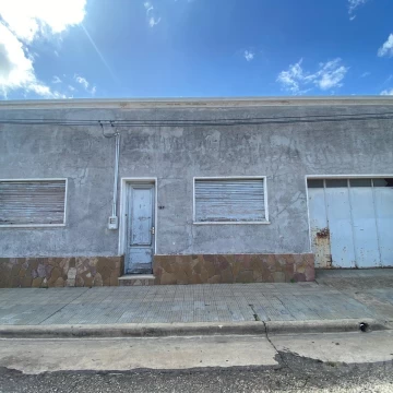 Casa a reciclar en venta en Carmelo zona centro
