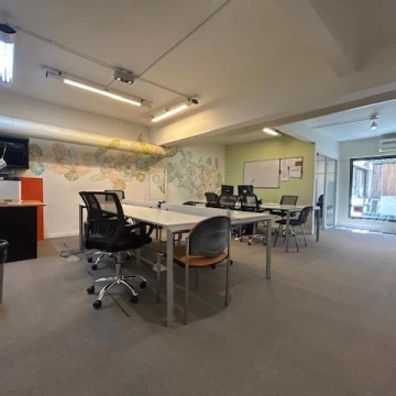 Piso de oficina en excelente estado