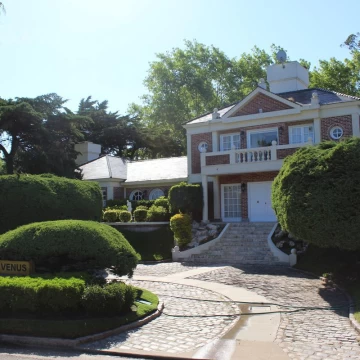 Increíble casa en venta de 4 dormitorios - Beverly Hills