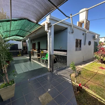 VENDE/PERMUTA casa interna ubicada en Italia 536