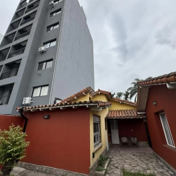 Venta Casa 4 ambientes con Amplio Lote en Moron