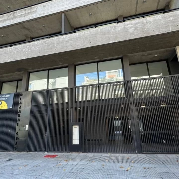 Amplio y moderno monoambiente al frente