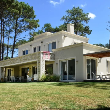 ALQUILER TEMPORAL: CASA 4 DORMITORIOS EN LAGUNA BLANCA