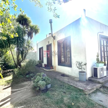 Acogedora Casa de 3 Dormitorios en Barrio La Sonrisa, Ideal para la Familia