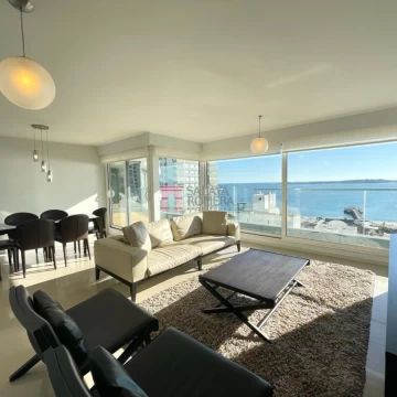 Venta Departamento en zona de Playa Mansa con Vista al Mar