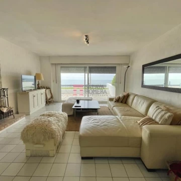 Apartamento en venta 3 dormitorios con inmejorables vistas a Playa Brava, Punta del Este.