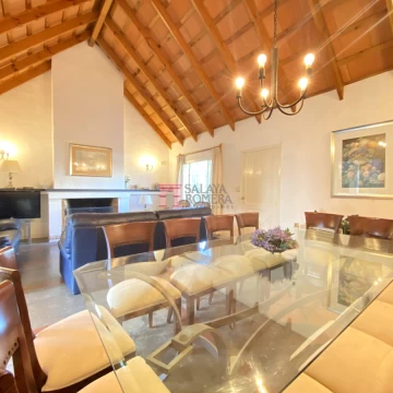 VENTA:  CASA  3 DORMITORIOS   3 BAÑOS   SERVICIO ZONA PLAYA BRAVA PUNTA DEL ESTE