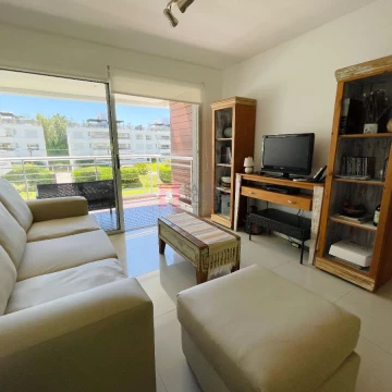 Venta departamento en Playa Brava - 2 dormitorios- 2 baños- Parrillero Propio  SAP3796523