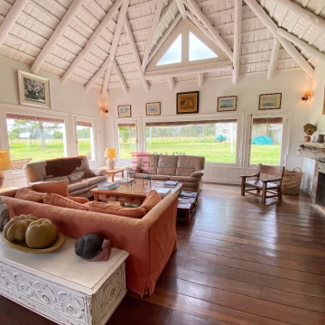 VENTA: CASA TRADICIONAL EN LA BARRA 4500M2 EXCEPCIONAL LA BARRA PUNTA DEL ESTE REF:  SHO4308410