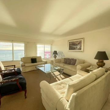 Venta  Departamento Primera línea - 3 dormitorios en suite   Servicio - Playa Mansa REF:4318229