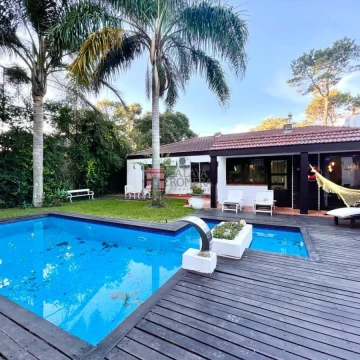 Venta Casa - 3 dormitorios   Servicio - Zona Punta Shopping - Punta Del Este - REF: 4359657