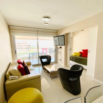 Venta Apartamento dos dormitorios y medio  - Playa Brava - Punta del Este