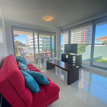 VENTA: APARTAMENTO 2 DORMITORIOS   TERRAZA EXCLUSIVA AIDY GRILL PUNTA DEL ESTE