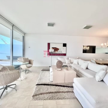 Venta - Apartamento 3 dormitorios y servicio en La Barra