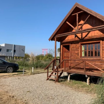Venta Solar con casa de madera en Santa Monica SLA4803234