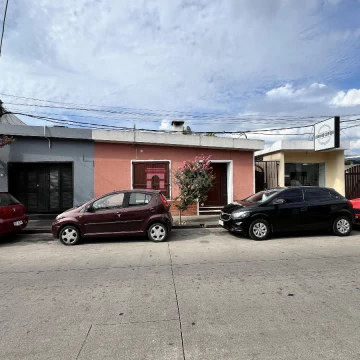 Venta, casa céntrica en Maldonado,  2 dormitorios, dos locales independientes.  Ideal Inversion!