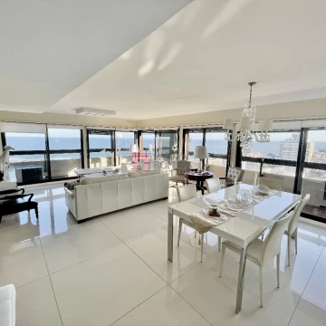 Venta inmejorable duplex 5 dormitorios + dependencia - Punta del este - Peninsula