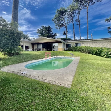 Venta casa 3 dormitorios   dependencia con baño privado    Punta del esteSHO4986484