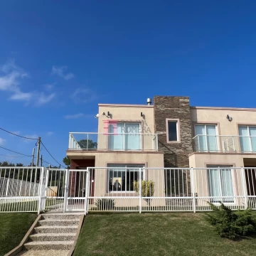 VENTA: CASA 6 DORMITORIOS LA BARRA PUNTA DEL ESTE