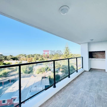VENTA: 2 DORMITORIOS   PARRILLERO PROPIO A ESTRENAR EXCELENTE UBICACIÓN PUNTA DEL ESTE