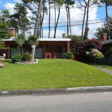 Venta- Casa en Playa Mansa Punta del Este