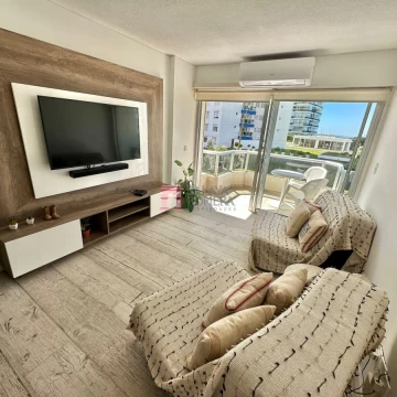 Venta apartamento Playa Brava 1 dormitorio Reciclado