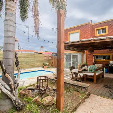 VENTA: CASA 4 DORMITORIOS PLAYA MANSA PUNTA DEL ESTE