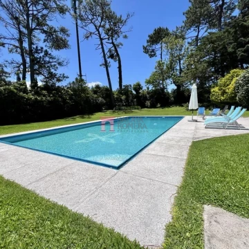 VENTA - Casa de 5 dormitorios mas dependencia en Playa Mansa Punta del Este SHO5716042