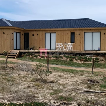 CASA DE 2 DORMITORIOS A 3 CUADRAS DE LA PLAYA EN ARENAS DE JOSE IGNACIO
