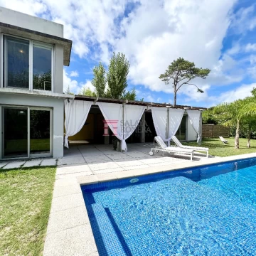 VENTA - Casa de 4 dormitorios y 3 baños en Barrio Privado La Residence Punta del Este SHO5913563