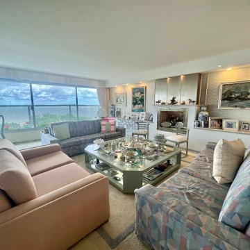 Venta - Golden Gate , Primera línea. Playa Mansa , 3 suites , SAP6119499