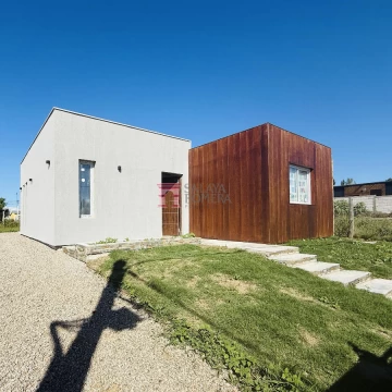 Casa en  Maldonado a estrenar Barrio 4 H