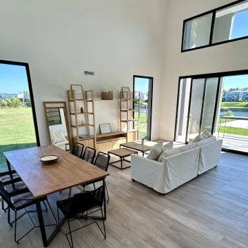 Casa en San Matías, Escobar. Dos plantas con pileta en lote a la laguna