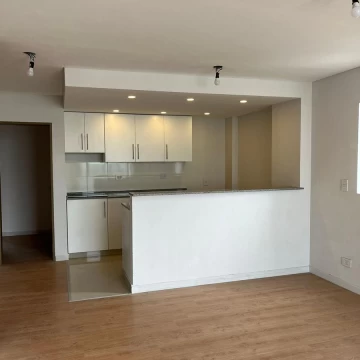 VENTA - Departamento 2 dormitorios, con balcón al frente - Bella Vista, Rosario.