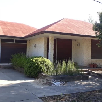 Venta Casa 3 dormitorios con patio - Coronel Dominguez