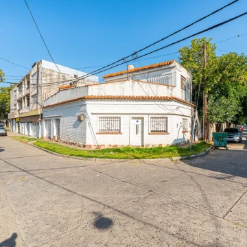 VENTA - Casa de 3 dormitorios con cochera y terraza - Barrio Sarmiento, Rosario.