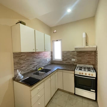 DEPARTAMENTO DOS AMBIENTES EN ALQUILER EN LUJAN, REYNA 170