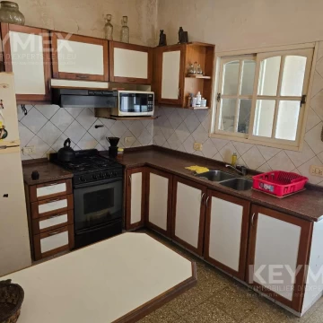 Venta de casa a refaccionar en Villa Ballester