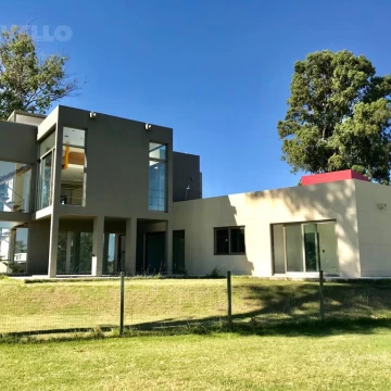 Casa con vista al río en primera linea, barrio Sheraton