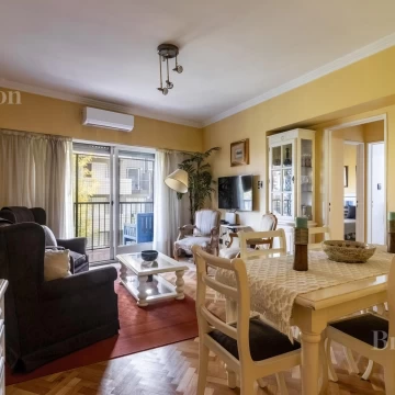 Departamento en  venta de 3 ambientes mas dependencia con cochera en French y Aguero 