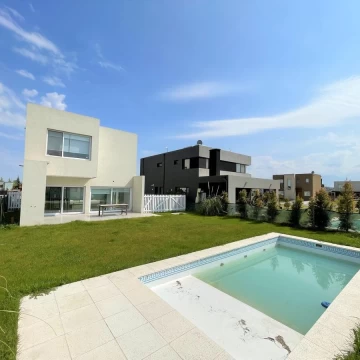 Casa  en Venta en Vila Marina I, Villanueva, Tigre