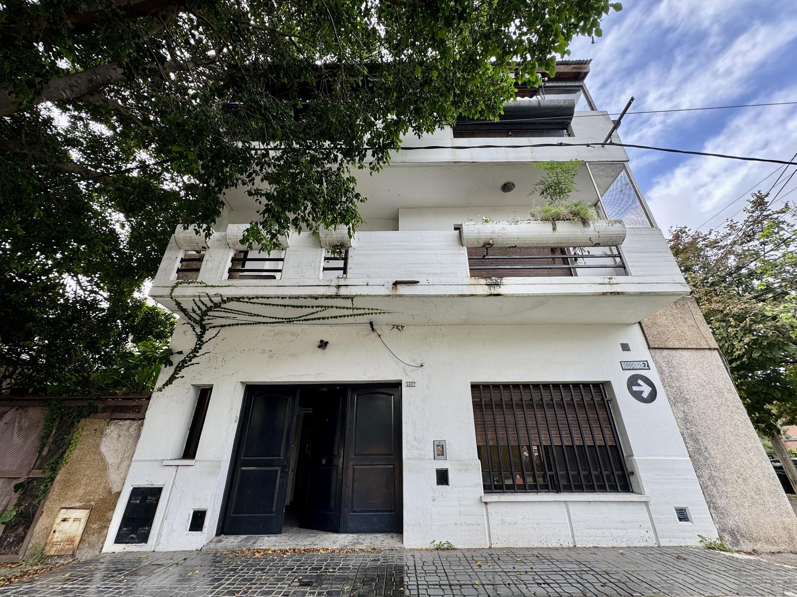 Casa de tres plantas en Jorge Cura
