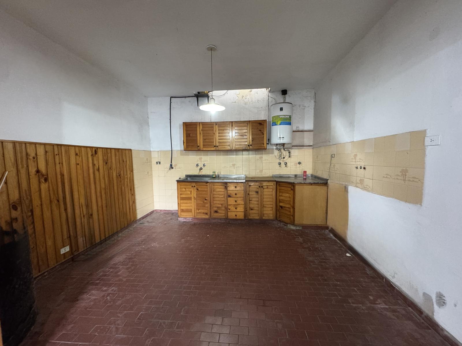 Casa de tres plantas en Jorge Cura