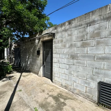 VENDE casa ubicada en Calvo 1191