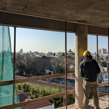 Departamento dos ambientes en construcción, Coghlan, con terraza, y solarium.