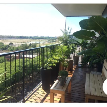 ¡ALQUILER piso alto al frente, vista al hipódromo y al río, con 200 m2 y cochera fija!