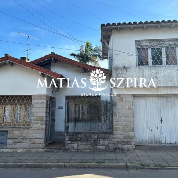 CASA 3 AMBIENTES EN CASTELAR SUR C/JARDIN