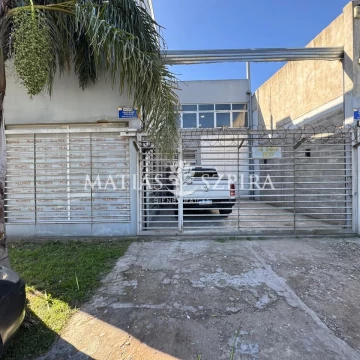FABRICA CON OFICINA COMERCIAL Y DEPOSITO EN VENTA 